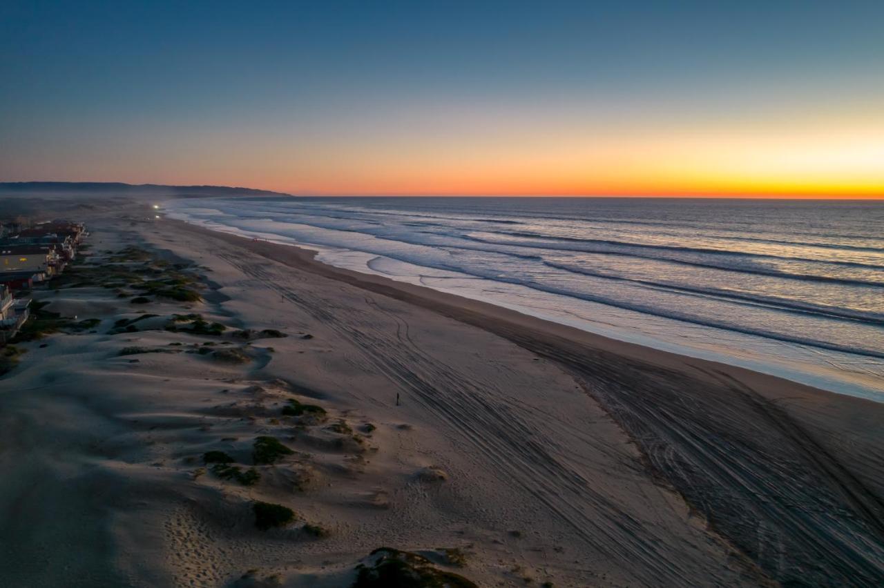 Steps To #Pismobeach With Poker, Foosball, Free Ev Charger, And Bikes Ошеноу Екстер'єр фото